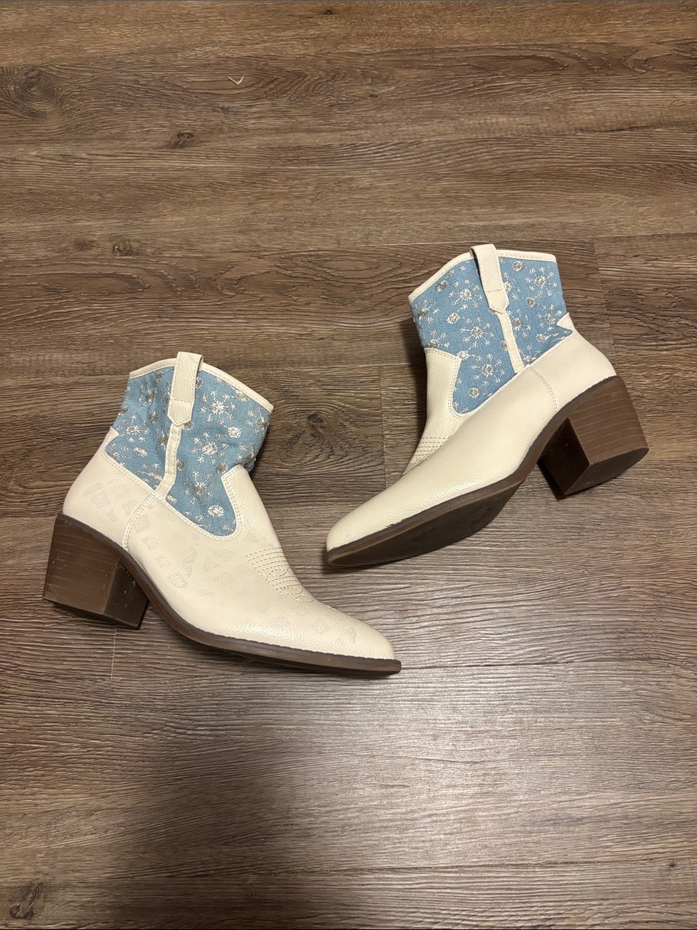 women’s white and blue cowgirl booties
